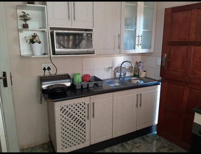 3 BEDROOM HOUSE FOR SALE IN THOKOZA EXT 2